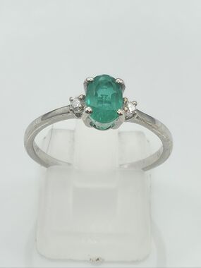 NWOT Gorgeous   Emeraldine And  Moissanite
